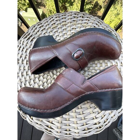 Dansko clogs leather upper button and strap detail Dark Brown size 40 - Picture 1 of 16